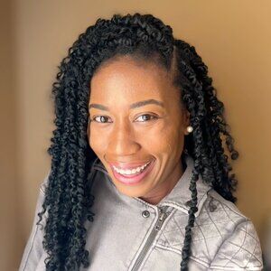 Meet your Posher, Derrica